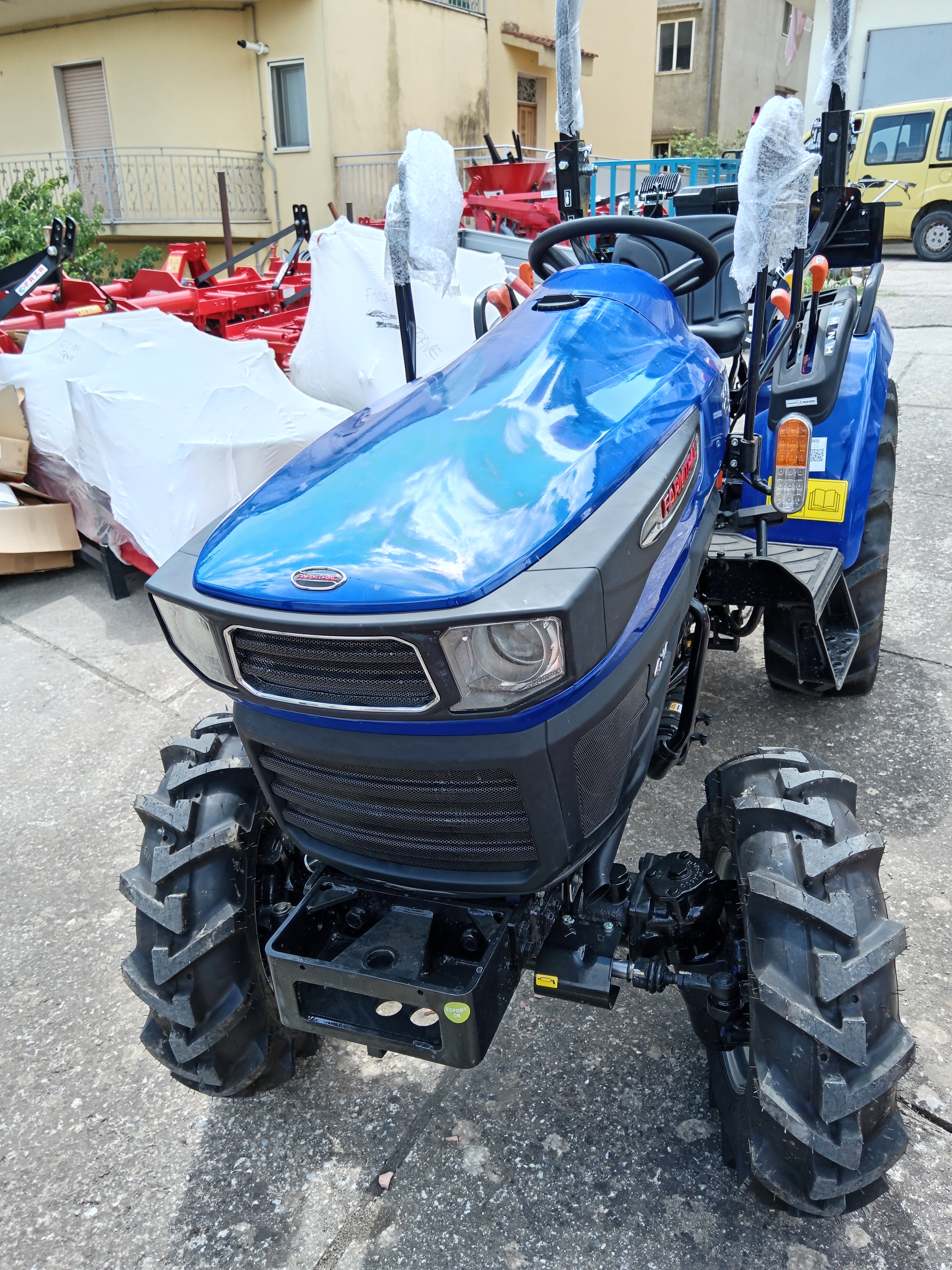 TRATTORE NUOVO FARMTRAC 26